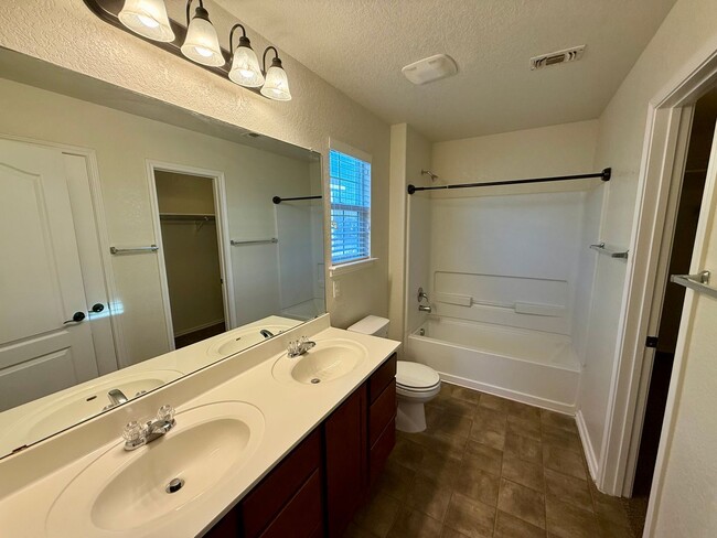 Building Photo - Beautiful 4-Bedroom, 2.5 Bathroom Home Near Seaworld!