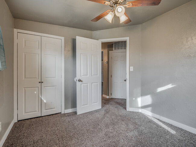 Building Photo - 1238 Iowa St