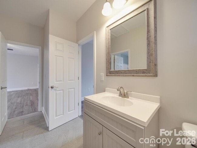 Building Photo - 824 Woodrun Dr