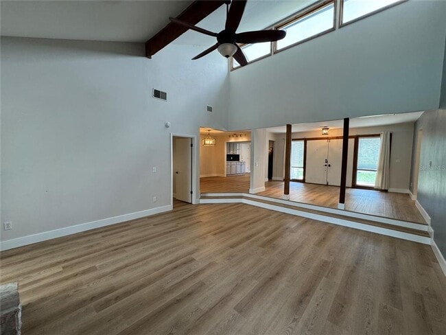 Building Photo - 107 S Deerwood Ave