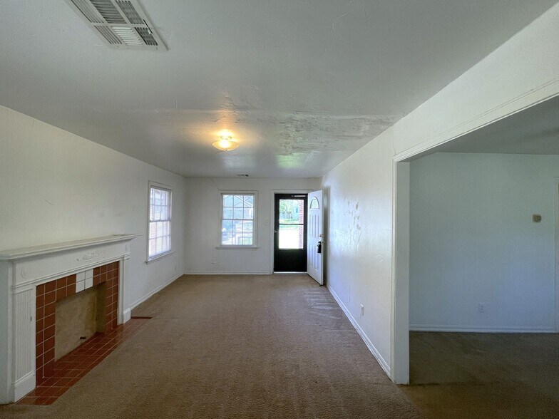 Building Photo - 1705 NW 40th St