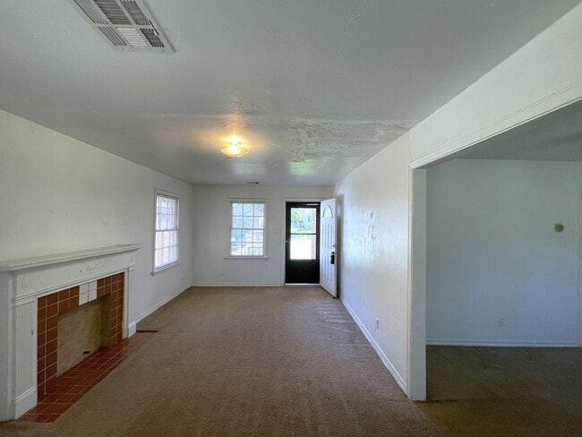 Building Photo - 1705 NW 40th St