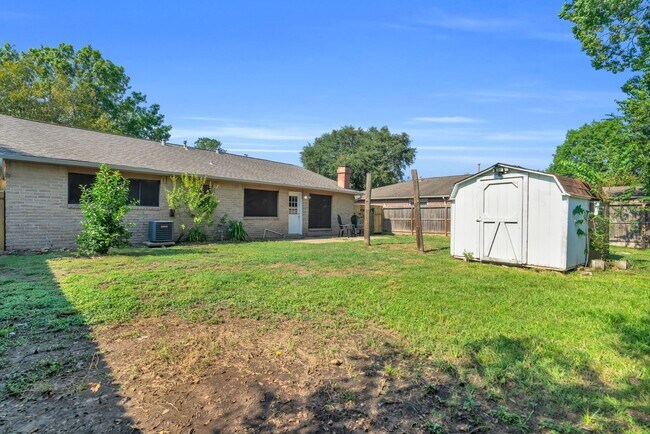 Building Photo - 5306 Town Park Blvd