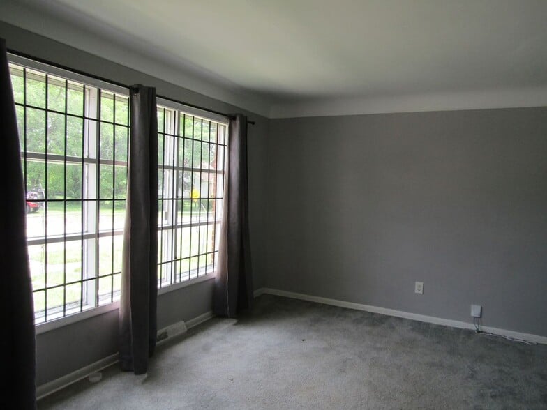 Building Photo - 14939 Cruse St