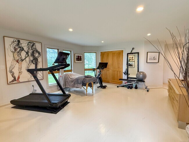 Building Photo - 52 Shorehaven Rd