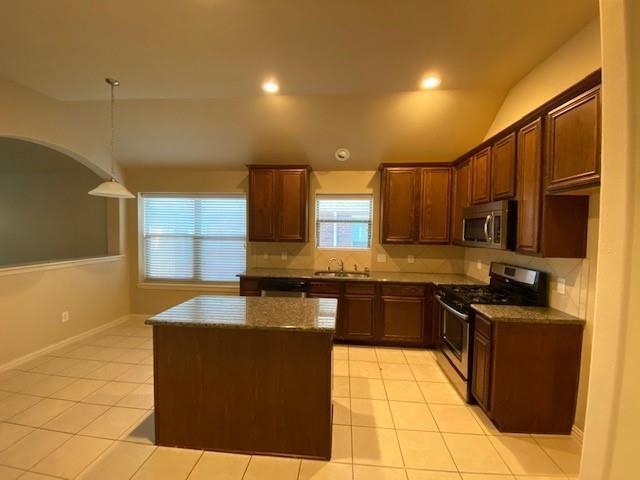 Building Photo - 2424 Gold Rush Dr