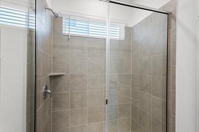 Building Photo - 1409 Alana Fls Ave