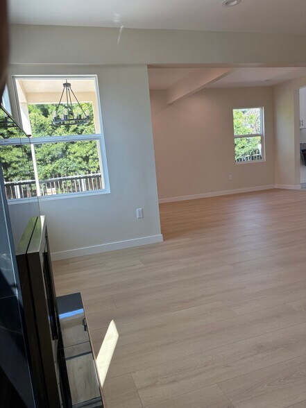 Building Photo - 11911 Stagg St