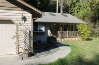 Building Photo - 3 Bedroom, 2 Bathroom House