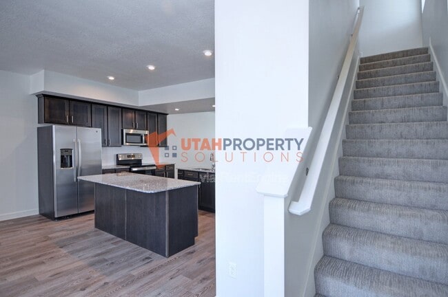 Building Photo - 1058 W 360 S