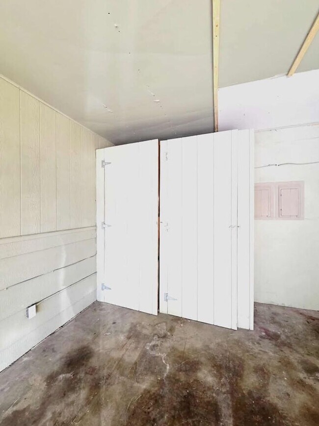 Building Photo - 1037/1039 Eastmont Ave. Duplex