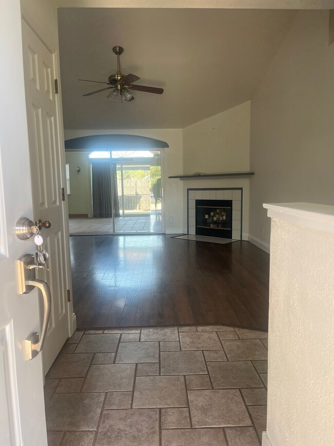 Building Photo - This rental won't last long. Don't miss ou...