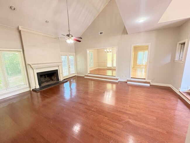 Building Photo - Newly Painted Germantown Home Minutes Away From Thornwood Market Row. Pets Are Welcome With Owner...