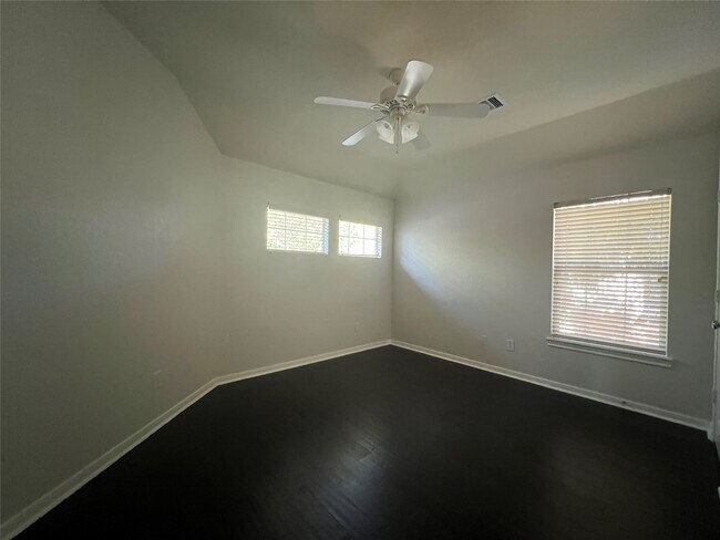 Building Photo - 23606 Rollinford Ln