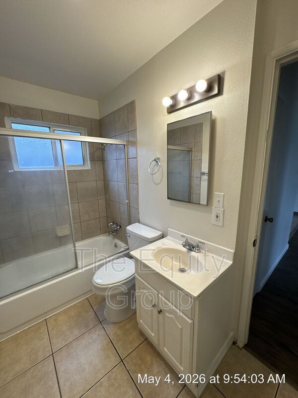 Building Photo - 331 E Elm St