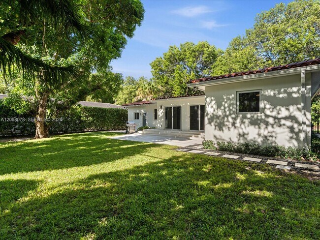 Building Photo - 5406 S Le Jeune Rd