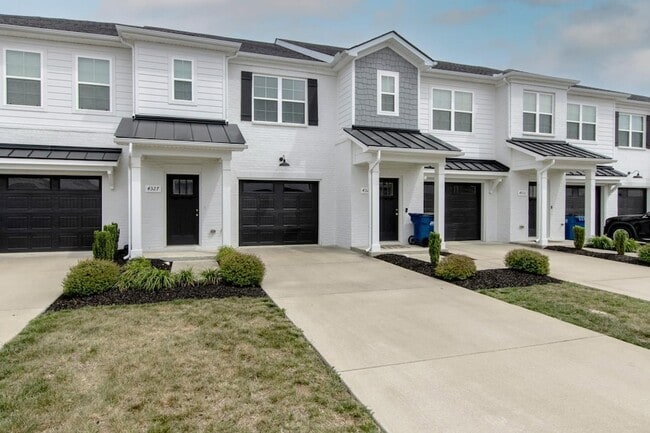 Building Photo - 4333 Doral Dr