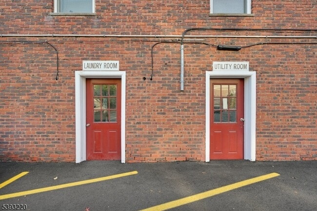 Building Photo - 640 Franklin Ave