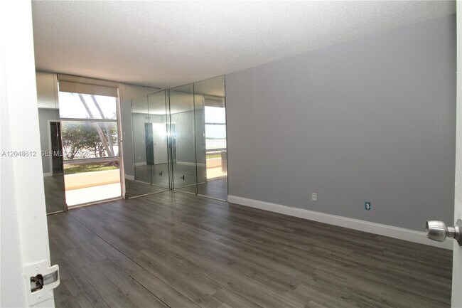 Building Photo - 13499 Biscayne Blvd