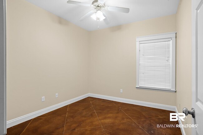 Building Photo - 20720 Northwood St