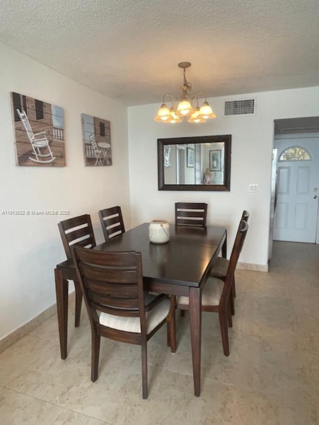 Building Photo - 2920 Point E Dr