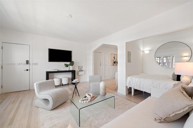 Building Photo - 750 Española Wy