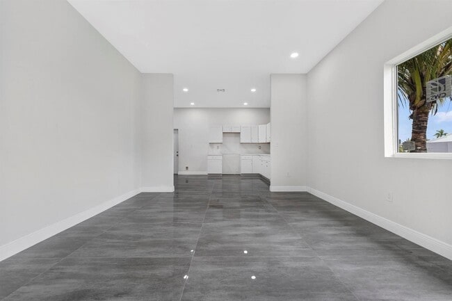 Building Photo - 5250 SW 18th St