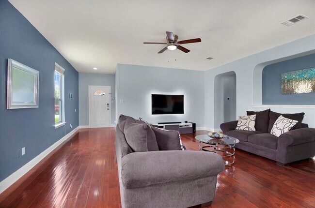 Building Photo - 1721 E Mesa Park Dr