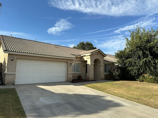 Building Photo - Charming 3-Bed, 2-Bath Home for Rent in Bakersfield, CA!