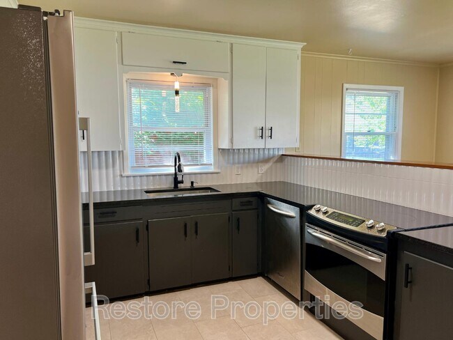 Building Photo - 1045 E 53rd Pl