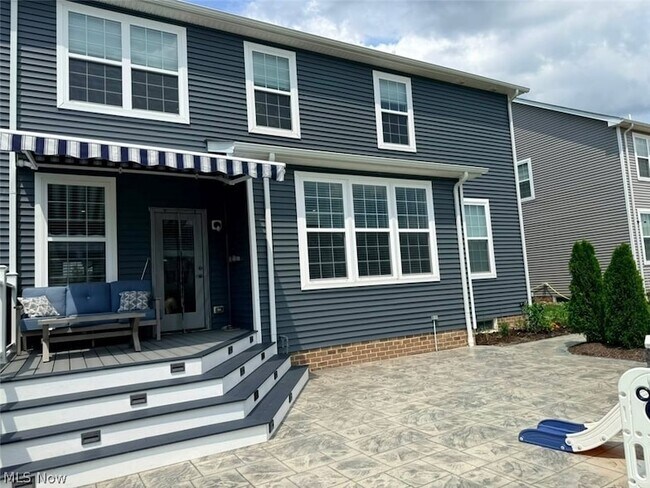 Building Photo - 863 River Run Rd