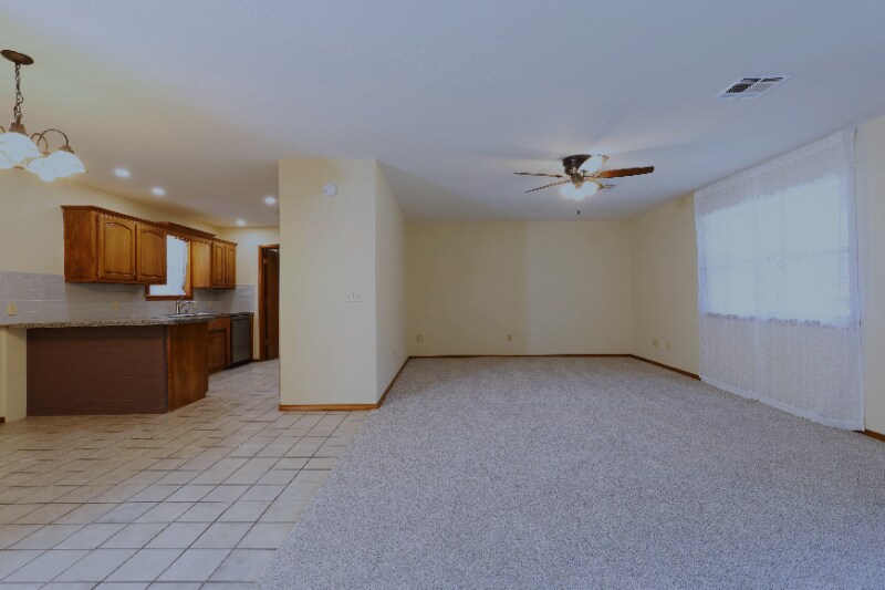 Building Photo - 610 E Peoria Ave