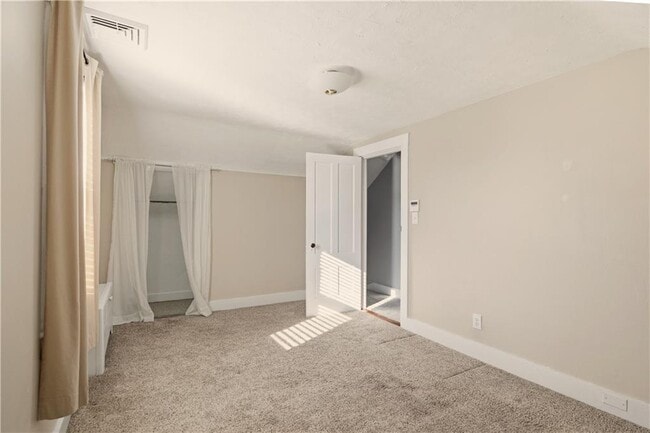 Building Photo - 65 Maple Ave