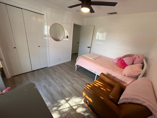 Building Photo - 3402 Azalea Dr