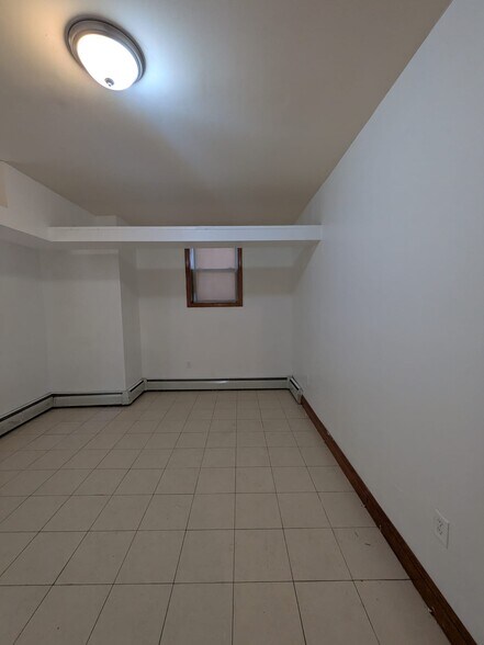 Building Photo - 93 W 33rd St