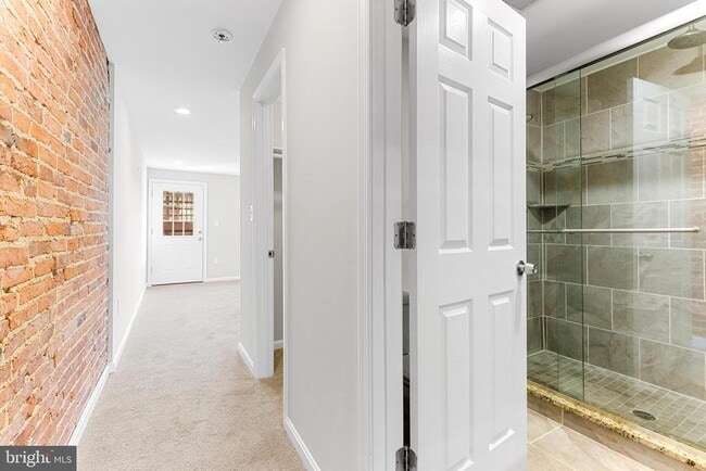 Building Photo - 1819 Light St