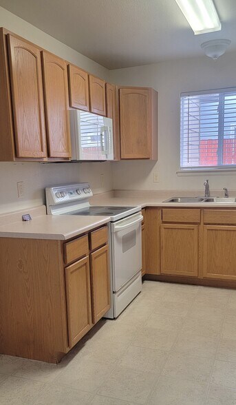 Building Photo - 658 30 Rd