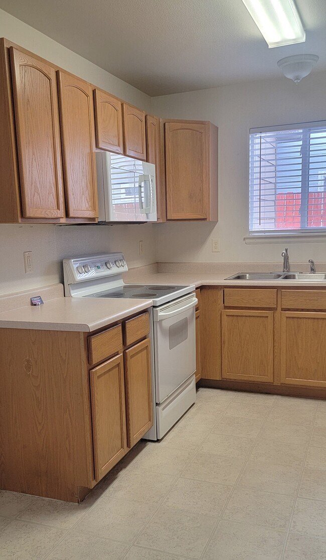 Building Photo - 658 30 Rd