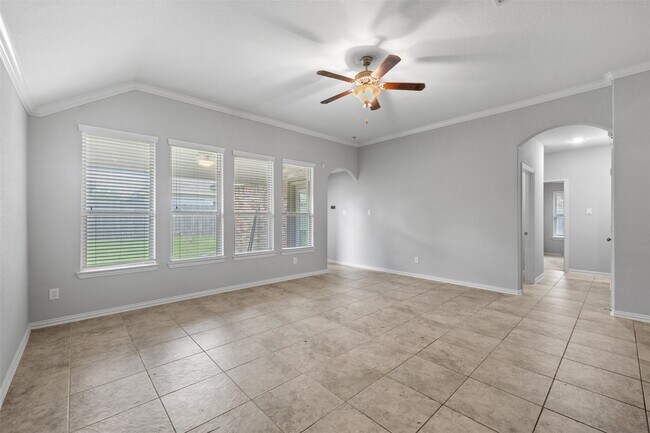 Building Photo - 636 Maple Point Dr E