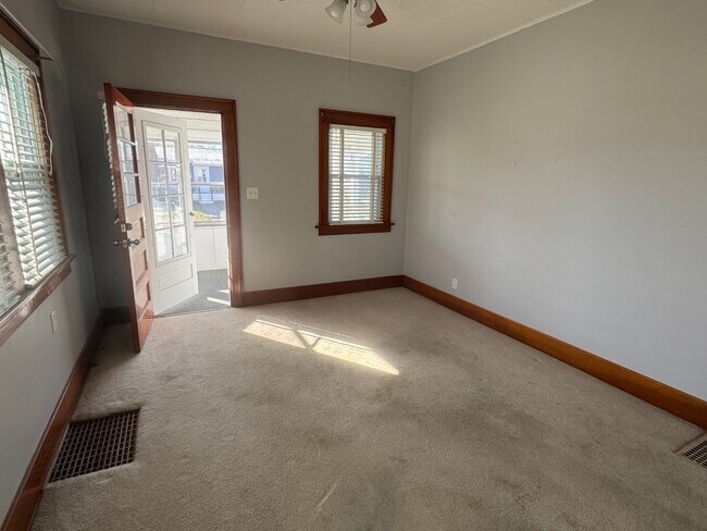 Building Photo - 2246 Bellevue Ave