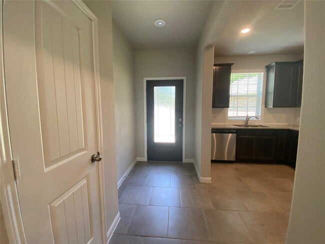 Building Photo - 13443 Greenbrier Dr