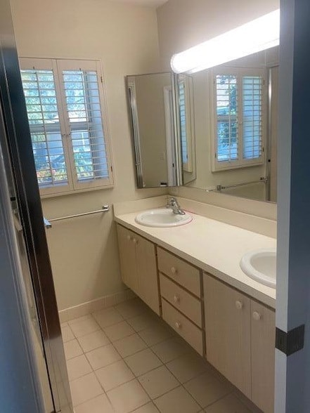 Building Photo - 4701 Roxbury Ct