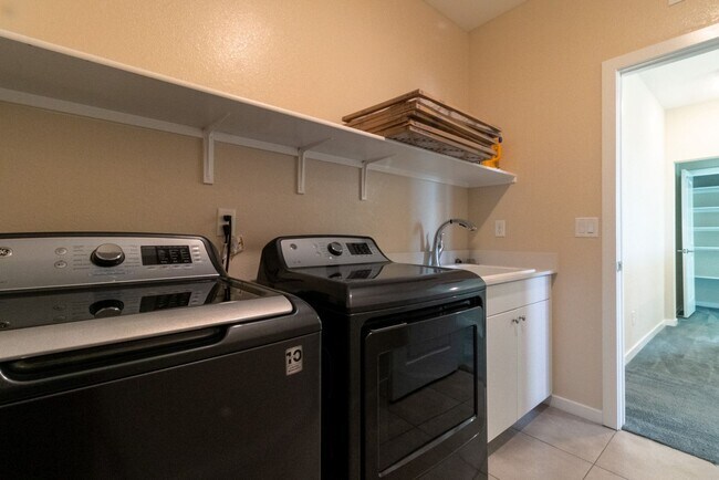 Building Photo - 544 Ruby Mesa Ave