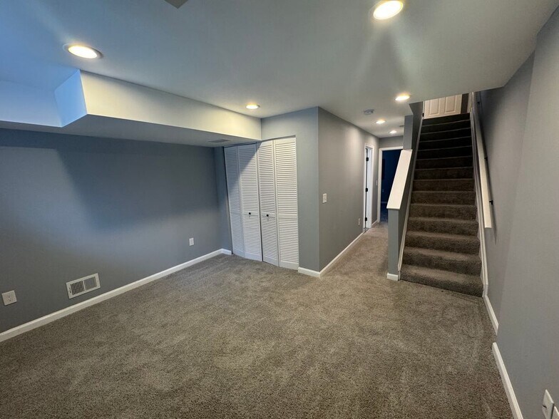 Building Photo - 2731 Mura St
