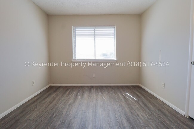 Building Photo - 6730 S Lewis Ave