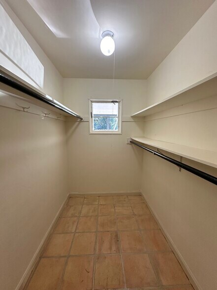 Building Photo - 13559 Arnold Dr