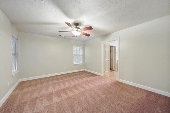 Building Photo - 6 Valewood Pl