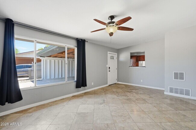 Building Photo - 1609 E Gaylon Dr