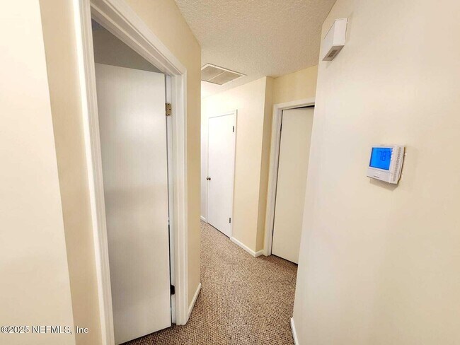 Building Photo - 3910 Karissa Ann Pl E