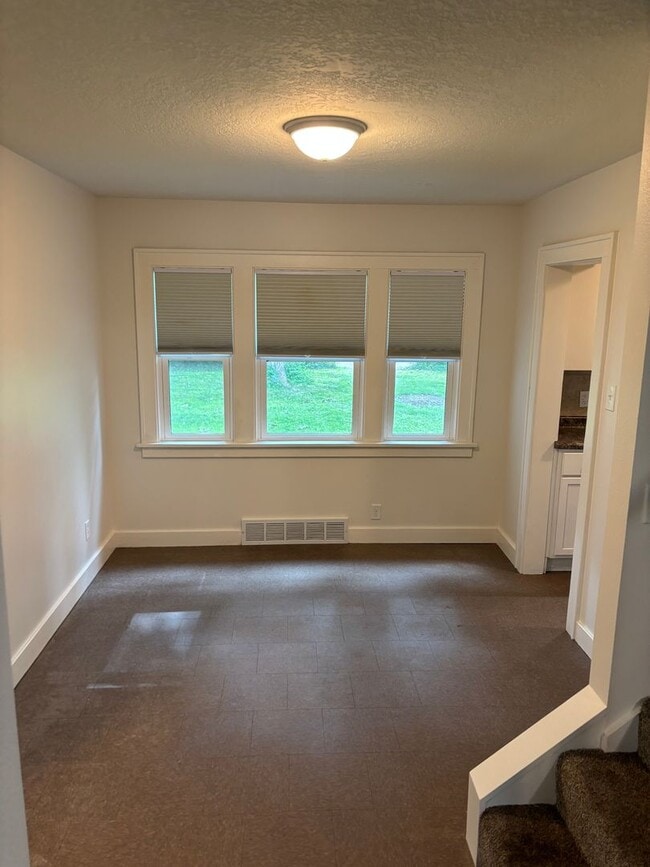 Building Photo - Cozy 3 Bed House in Waterloo, Iowa